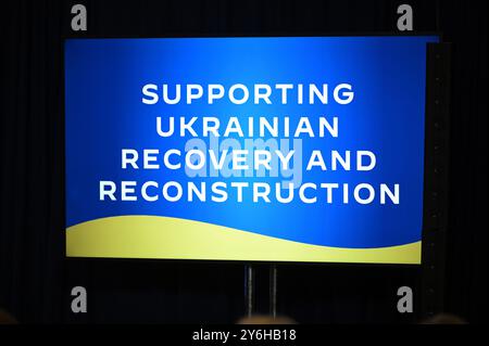 New York, Stati Uniti. 25 settembre 2024. Segnaletica durante un evento con i leader mondiali, New York, New York, 25 settembre 2024. Biden, insieme al presidente dell'Ucraina Volodymyr Zelensky, ha incontrato vari leader mondiali a margine della 79a Assemblea generale delle Nazioni Unite (UNGA) mentre lanciavano una dichiarazione congiunta di sostegno alla ripresa e alla ricostruzione dell'Ucraina. Nel suo ultimo discorso dell'UNGA in qualità di presidente. (Foto di Anthony Behar/Sipa USA) credito: SIPA USA/Alamy Live News Foto Stock