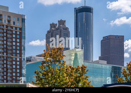 Skyline di Atlanta da Pemberton Place nel centro di Atlanta, Georgia. (USA) Foto Stock