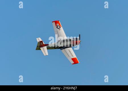 North American T-28 Trojan all'Air Legend Air Show 2024 a Melun, Francia Foto Stock