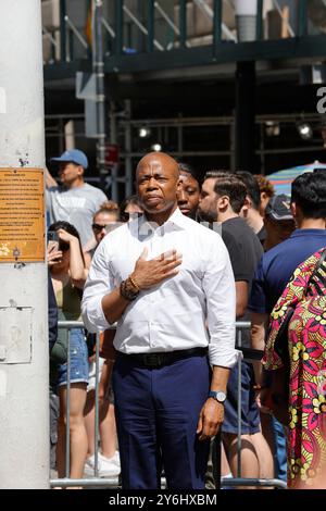 New York, Stati Uniti. 24 agosto 2024. New York, USA, 24 agosto 2024 - il sindaco di New York Eric Adams pronuncia le sue osservazioni durante una cerimonia di alzata della bandiera in onore dell'Ucraina Independence Day al Bowling Green Park di Manhattan sabato 24 agosto 2024. La cerimonia ha segnato il continuo sostegno dei newyorkesi all'Ucraina, mentre il paese continua ad affrontare le sfide dovute al conflitto in corso. Si uniscono oggi funzionari locali, diplomatici e membri della comunità ucraino-americana a New York. (Credit Image: © Luiz Rampelotto/ZUMA Press Wire) SOLO PER USO EDITORIALE! Non per USO commerciale! Foto Stock