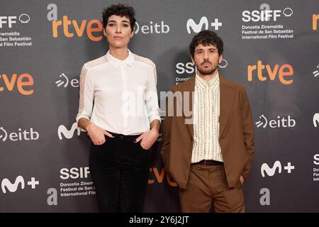 Donostia-San Sebastian, Paesi Baschi, Spagna. 25 settembre 2024. Festival del cinema. SSIFF 72. Pedro Martin Calero (regista, sceneggiatore) e Isabel Peña (sceneggiatore e co produttore esecutivo) sul tappeto rosso Kursaal al durante il photocall per il film "El Llanto/The Wailing", parte della Selezione ufficiale della 72a edizione del San Sebastián International Film Festival Zinemaldia, a Donostia-San Sebastian il 25 settembre 2024. Credito : Iñigo Alzugaray/Cordon Press credito: CORDON PRESS/Alamy Live News Foto Stock