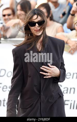 Monica Bellucci bei der Ankunft am Hotel Maria Cristina auf 72 dem. Internationalen Filmfestival San Sebastian / Festival Internacional de Cine de San Sebastián. San Sebastian, 25.09.2024 anni Foto Stock