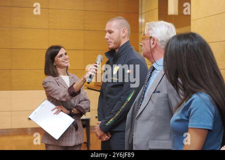 Cerimonia di premiazione per le atlete emiliane coinvolte nelle Olimpiadi e Paralimpiadi di Parigi 2024 - partecipanti: Irene Priolo presidente facente funzione della regione, A. Dondi presidente regionale del coni, D. Scazzieri vicepresidente regionale del CIP, G. Manghi capo della segreteria politica della Presidenza della regione, allenatore della nazionale femminile di pallavolo Julio Velasco, gli olimpici G. Paltrinieri (nuoto - argento e bronzo), E. Imorio (donne) (ginnastica ritmica di squadra - bronzo), L. Samele (bronzo a sciabola individuale), L. Rambaldi (ROW Foto Stock