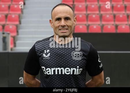 Leverkusen, Germania. 25 settembre 2024. Firo : 25.09.2024, calcio, 1.Bundesliga stagione 2024/2025 sessione fotografica Sebastian Parrilla, assistente allenatore Portrait Bayer Leverkusen credito: dpa/Alamy Live News Foto Stock