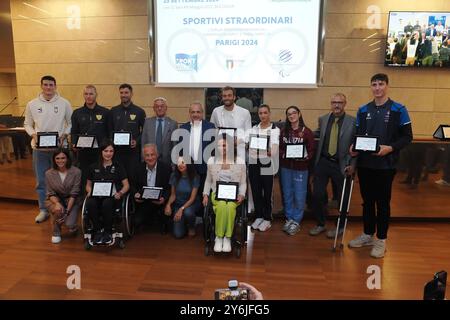 Cerimonia di premiazione per le atlete emiliane coinvolte nelle Olimpiadi e Paralimpiadi di Parigi 2024 - partecipanti: Irene Priolo presidente facente funzione della regione, A. Dondi presidente regionale del coni, D. Scazzieri vicepresidente regionale del CIP, G. Manghi capo della segreteria politica della Presidenza della regione, allenatore della nazionale femminile di pallavolo Julio Velasco, gli olimpici G. Paltrinieri (nuoto - argento e bronzo), E. Imorio (donne) (ginnastica ritmica di squadra - bronzo), L. Samele (bronzo a sciabola individuale), L. Rambaldi (ROW Foto Stock