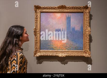 courtauld Gallery, Londra, Regno Unito. 26 settembre 2024. La Courtauld Gallery presenta la prima mostra britannica dedicata ai dipinti impressionisti di Londo di Claude Monet. Con vedute del Tamigi, che sarà visto insieme per la prima volta nel Regno Unito, la Courtauld Gallery di Londra, dal 27 settembre al 19 gennaio 2025. Paul Quezada-Neiman/Alamy Live News Credit: Paul Quezada-Neiman/Alamy Live News Foto Stock