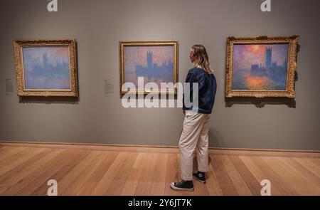 Courtauld Gallery, Londra, Regno Unito. 26 settembre 2024. La Courtauld Gallery presenta la prima mostra britannica dedicata ai dipinti impressionisti di Londo di Claude Monet. Con vedute del Tamigi, che sarà visto insieme per la prima volta nel Regno Unito, la Courtauld Gallery di Londra, dal 27 settembre al 19 gennaio 2025. Paul Quezada-Neiman/Alamy Live News Credit: Paul Quezada-Neiman/Alamy Live News Foto Stock