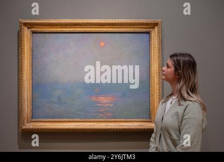 Courtauld Gallery, Londra, Regno Unito. 26 settembre 2024. Una mostra di dipinti impressionisti di Claude Monet (1840-1926), con vedute del Tamigi, è presentata insieme per la prima volta nel Regno Unito alla Courtauld Gallery di Londra (27 settembre 2024 - 19 gennaio 2025). Le opere includono: Claude Monet, Waterloo Bridge: Effect of Sunlight in the Fog, 1903. National Gallery of Canada, Ottowa. Crediti: Malcolm Park/Alamy Live News Foto Stock