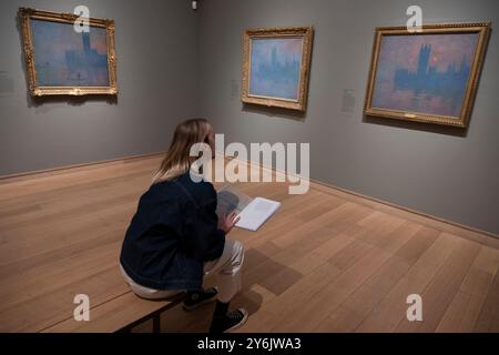 Courtauld Gallery, Londra, Regno Unito. 26 settembre 2024. Una mostra di dipinti impressionisti di Claude Monet (1840-1926), con vedute del Tamigi, è presentata insieme per la prima volta nel Regno Unito alla Courtauld Gallery di Londra (27 settembre 2024 - 19 gennaio 2025). Crediti: Malcolm Park/Alamy Live News Foto Stock