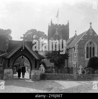 La chiesa dei Wargrave riaprì nel Berkshire - Inghilterra - ( Santa Maria Vergine ) - chiesa anglicana con culto evangelico conservatore - costruita nel 1916 ©TopFoto Foto Stock