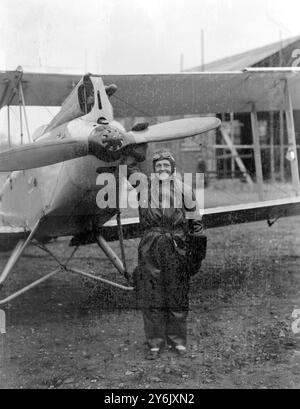 A Brooklands - Surrey - Inghilterra - Lady Isabel Chaytor ( Lady Isobel Chaytor ) , moglie di Sir Edmund Chaytor . Lady Isabel , ora Mrs Edwin Burton Fiske ( sposata il 27 giugno 1935 ) ©TopFoto Foto Stock