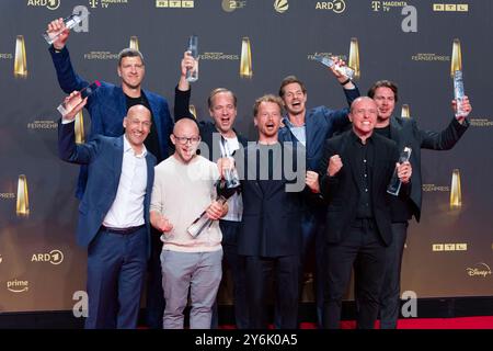 Colonia, Germania. 25 settembre 2024. La squadra della Coppa del mondo di pallacanestro FIBA 2023, vincitrice del miglior programma sportivo, cerimonia di premiazione del German Television Award, del German Television Award 2024, del German Television Award 2024 agli MMC Studios di Colonia, il 25 settembre 2024. Credito: dpa/Alamy Live News Foto Stock