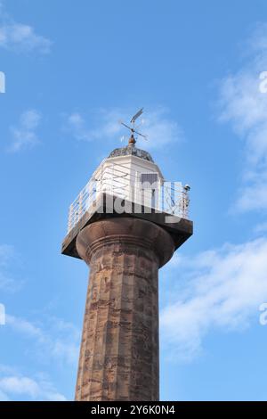 Faro di Whitby Harbour West Pier Foto Stock