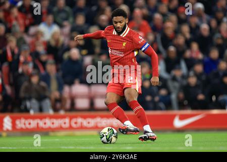 Liverpool, Regno Unito. 25 settembre 2024. Joe Gomez del Liverpool corre con la palla durante la partita della Carabao Cup ad Anfield, Liverpool. Il credito per immagini dovrebbe essere: Jessica Hornby/Sportimage Credit: Sportimage Ltd/Alamy Live News Foto Stock