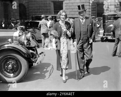 Giornata privata alla Royal Academy of Arts di Burlington House a Piccadilly, Lord e Lady Illingworth. 1935 Foto Stock