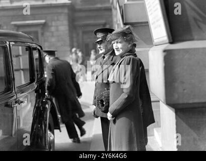 Vista privata giornata alla Royal Academy of Arts di Burlington House a Piccadilly , Londra , Inghilterra. Contessa di Oxford e Asquith. 1938 Foto Stock