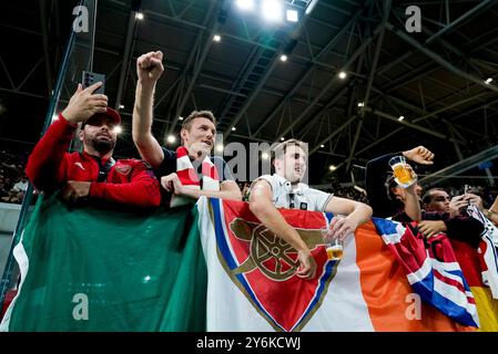 Bergamo, Italia. 19 settembre 2024. Tifosi dell'Arsenal durante la fase MD1 della UEFA Champions League 2024/25 tra l'Atalanta BC e l'Arsenal FC allo stadio Gewiss il 19 settembre 2024 a Bergamo. Crediti: Giuseppe Maffia/Alamy Live News Foto Stock