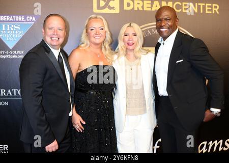 25 settembre 2024 circa. Matthew Barnet, Caroline Barnett, Rebecca King-Crews, Terry Crews agli arrivi per la serata annuale di gala del LA Dream Center Night of Dreams, The Beverly Hills Hotel, Beverly Hills, CA, 25 settembre 2024. Crediti: Priscilla Grant/Everett Collection/Alamy Live News Foto Stock