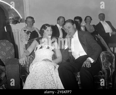 New Forest Hunt Ball a Brockenhurst. Lady Congleton e il signor G.A. Drabble. 1939 Foto Stock