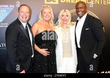 25 settembre 2024 circa. Matthew Barnet, Caroline Barnett, Rebecca King-Crews, Terry Crews agli arrivi per la serata annuale di gala del LA Dream Center Night of Dreams, The Beverly Hills Hotel, Beverly Hills, CA, 25 settembre 2024. Crediti: Priscilla Grant/Everett Collection/Alamy Live News Foto Stock