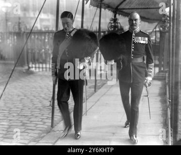 Le nozze della principessa Mary. Lo sposo e l'uomo migliore - Lord Lascelles e il capitano Sir Victor Mackenzie, Bart. Il 1° marzo 1922 © TopFoto Foto Stock