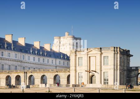 Francia. Val de Marne. Il castello di Vincennes. Sullo sfondo il dungeon. Foto Stock