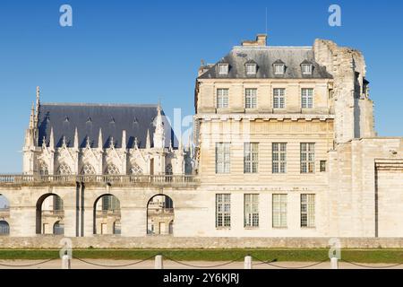 Francia. Val de Marne. Il castello di Vincennes. Sullo sfondo la Santa cappella. Foto Stock
