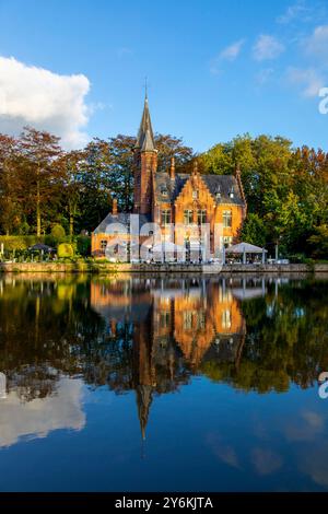 Europa, Belgio, Fiandre occidentali. Bruges. Kasteel Minnewater Foto Stock