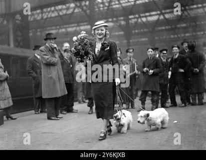 Alla stazione di Waterloo in partenza per l'America, Miss Mary Carlisle, la star del cinema. 11 marzo 1936 Foto Stock