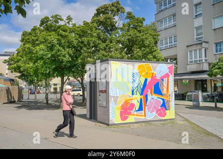 Toilette, Franz-Neumann-Platz, Reinickendorf, Berlin, Deutschland *** servizi igienici, Franz Neumann Platz, Reinickendorf, Berlino, Germania Foto Stock