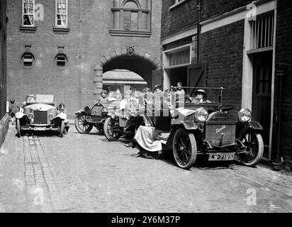 Onorevole Gabrielle Borthwick School of Motoring - Picadilly, Londra. forse 1920 o già 1915 / 1916 Foto Stock