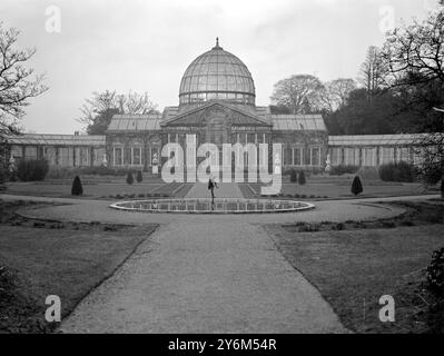 Syon Park, Brentford, sede del duca di Northumberland. Il grande Conservatorio, costruito dal III duca e presumibilmente il primo del suo genere nel paese. 10 gennaio 1930 Foto Stock