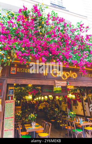 Francia, Parigi, il Gigolo Foto Stock