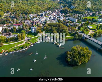 Francia, Normandia, Eure, Vernon, il vecchio mulino di Vernon, l'isola di Talus, lo Chateau des Tourelles, il vecchio ponte di Vernonnet Foto Stock
