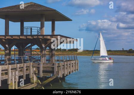 Belgio, regione fiamminga, Fiandre occidentali, Nieuwpoort, il canale alla foce dello Yser Foto Stock