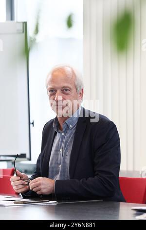 Namur, Belgio. 26 settembre 2024. Ministro vallone della sanità, dell'ambiente, dell'economia sociale, dell'azione sociale, della disabilità, lotta contro la povertà, le pari opportunità e i diritti della donna Yves Coppieters nella foto durante una riunione stampa sul documento politico del PFAS presentato al governo vallone, a Namur, giovedì 26 settembre 2024. Saranno presentate diverse misure ambientali e sanitarie relative ai PFAS chimici Forever. BELGA PHOTO BRUNO FAHY credito: Belga News Agency/Alamy Live News Foto Stock