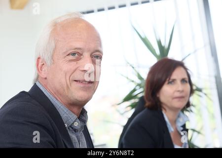 Namur, Belgio. 26 settembre 2024. Ministro vallone della sanità, dell'ambiente, dell'economia sociale, dell'azione sociale, della disabilità, lotta contro la povertà, le pari opportunità e i diritti della donna Yves Coppieters nella foto durante una riunione stampa sul documento politico del PFAS presentato al governo vallone, a Namur, giovedì 26 settembre 2024. Saranno presentate diverse misure ambientali e sanitarie relative ai PFAS chimici Forever. BELGA PHOTO BRUNO FAHY credito: Belga News Agency/Alamy Live News Foto Stock