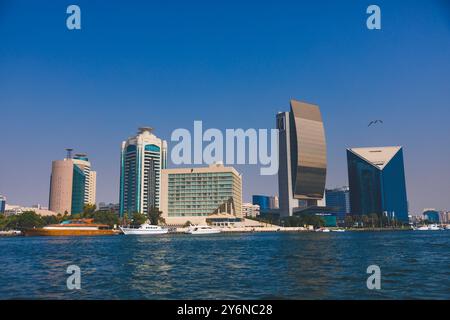 Emirati Arabi Uniti, Dubai, distretto di Deira. Etisalat. Emirates Telecommunications Corporation. Dubai Creek Tower Building, Sheraton Dubai Hotel. Emiro Foto Stock