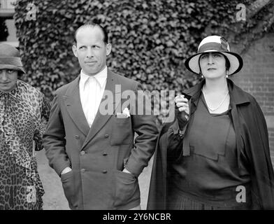 Al Newhaven Court Cromer. La signora Oliver Locker-Lampson e l'ex re e regina di Grecia Foto Stock