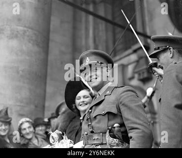 Matrimonio di MR Randolph Churchill e Hon Pamela Digby a St John's, Smith Square. 4 ottobre 1939 Foto Stock