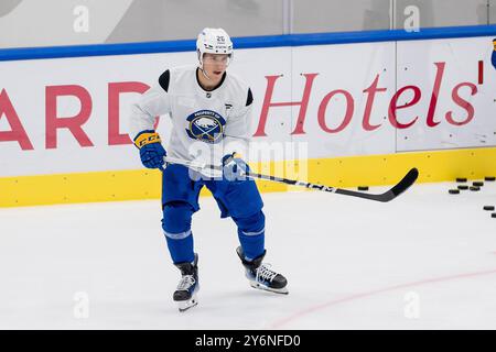 Monaco, Germania. 26 settembre 2024. Jiri Kulich (Buffalo Sabres, n. 20). GER, Buffalo Sabres, Eishockey, Trainingssession vor dem Grand Opening des SAP Garden, 26.09.2024. Foto: Eibner-Pressefoto/Franz Feiner credito: dpa/Alamy Live News Foto Stock