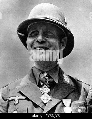 Maresciallo Rommel Battaglia d'Egitto, la sua avanzata fu controllata a El Amein luglio 1942 ©2004 Topfoto Rommel, Erwin Johannes Eugin (la volpe del deserto) generale e maresciallo nazista tedesco; guidò Afrika Korps nella seconda guerra mondiale 1941-1943; suicidio forzato dopo implicazione nel complotto per uccidere Adolf Hitler  1891-1944 Foto Stock