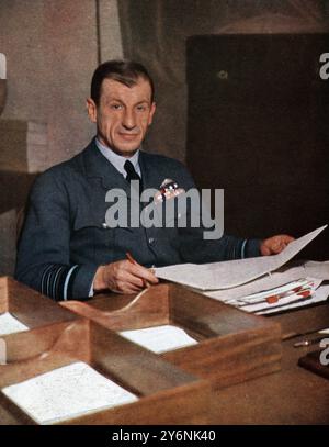 Capo dello staff aereo, Air Chief Marshal Sir Charles Portal, terzo dei comandanti Supremi che comprendono i capi del comitato del personale e che dirigono le operazioni di guerra della Gran Bretagna ©2004 Topfoto portale, Charles Frederick Algernon maresciallo dell'aeronautica britannica; diresse i bombardamenti britannici della Germania durante la seconda guerra mondiale  1893-1971 Foto Stock