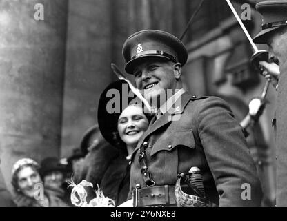 Matrimonio del signor Randolph Churchill e dell'on. Pamela Digby in St Johns Smith Square 4 ottobre 1939 Foto Stock