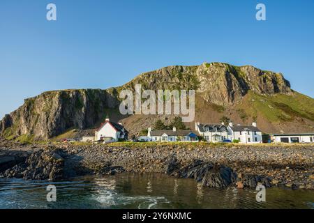 Villaggio di Ellenabeich vicino a Easdale Island, vicino a Oban, Argyll e Bute, Scozia, Regno Unito Foto Stock