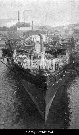 L'ultimo di un Royal Yacht la rottura della vecchia Victoria e Albert per la legna da ardere. La Old Victoria and Albert che trasportava la regina Vittoria su molte navi da crociera deve essere demolita nel 1904 Foto Stock