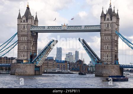 Londra, Regno Unito. 23 settembre 2024. Apri Tower Bridge. Credito: Vuk Valcic/Alamy Foto Stock