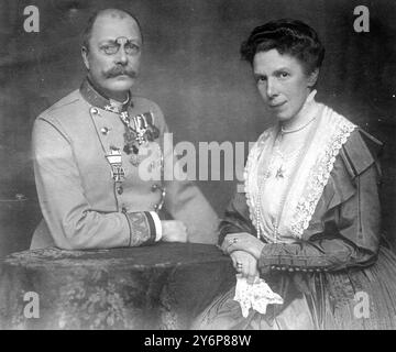 L'arciduchessa Maria - Valeria, figlia minore del defunto imperatore Francesco Giuseppe d'Austria, che con il marito l'arciduca Francesco Salvatore (visto anche nella foto), realizzerà . 9 aprile 1921 Foto Stock