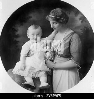 Principessa Augusto Guglielmo e principe Alessandro Ferdinando di Prussia.(figlio) 1914 Foto Stock