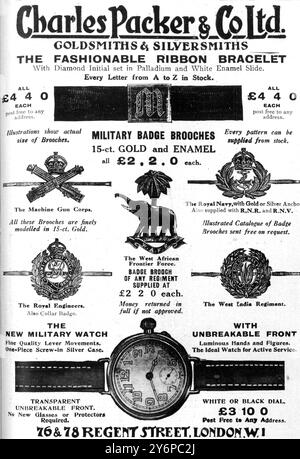 Pubblicità per Charles Packer & Co Ltd Goldsmiths e argentieri che vendono spille militari e il nuovo orologio militare con frontale infrangibile 1 giugno 1918 Foto Stock